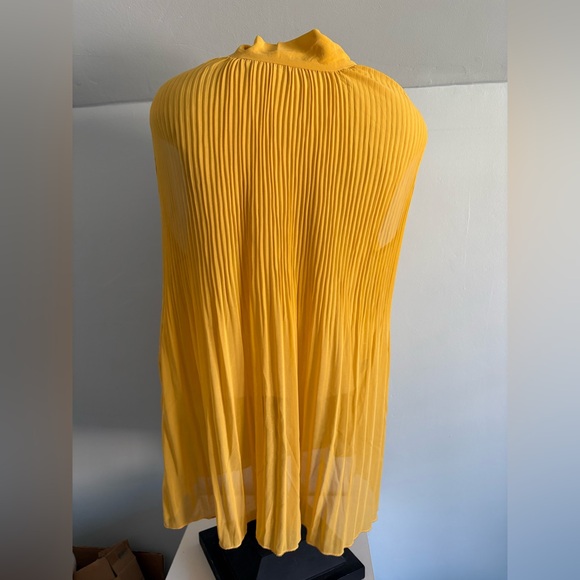 New Look Yellow Crimped Sheer Blouse Tank 2x - Picture 2 of 8